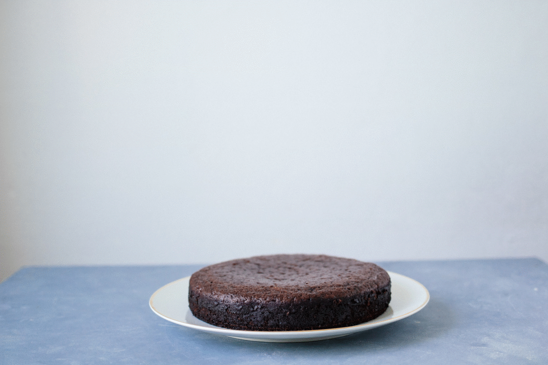 Ein Gif zeigt, wie der Kuchen gestapelt wird