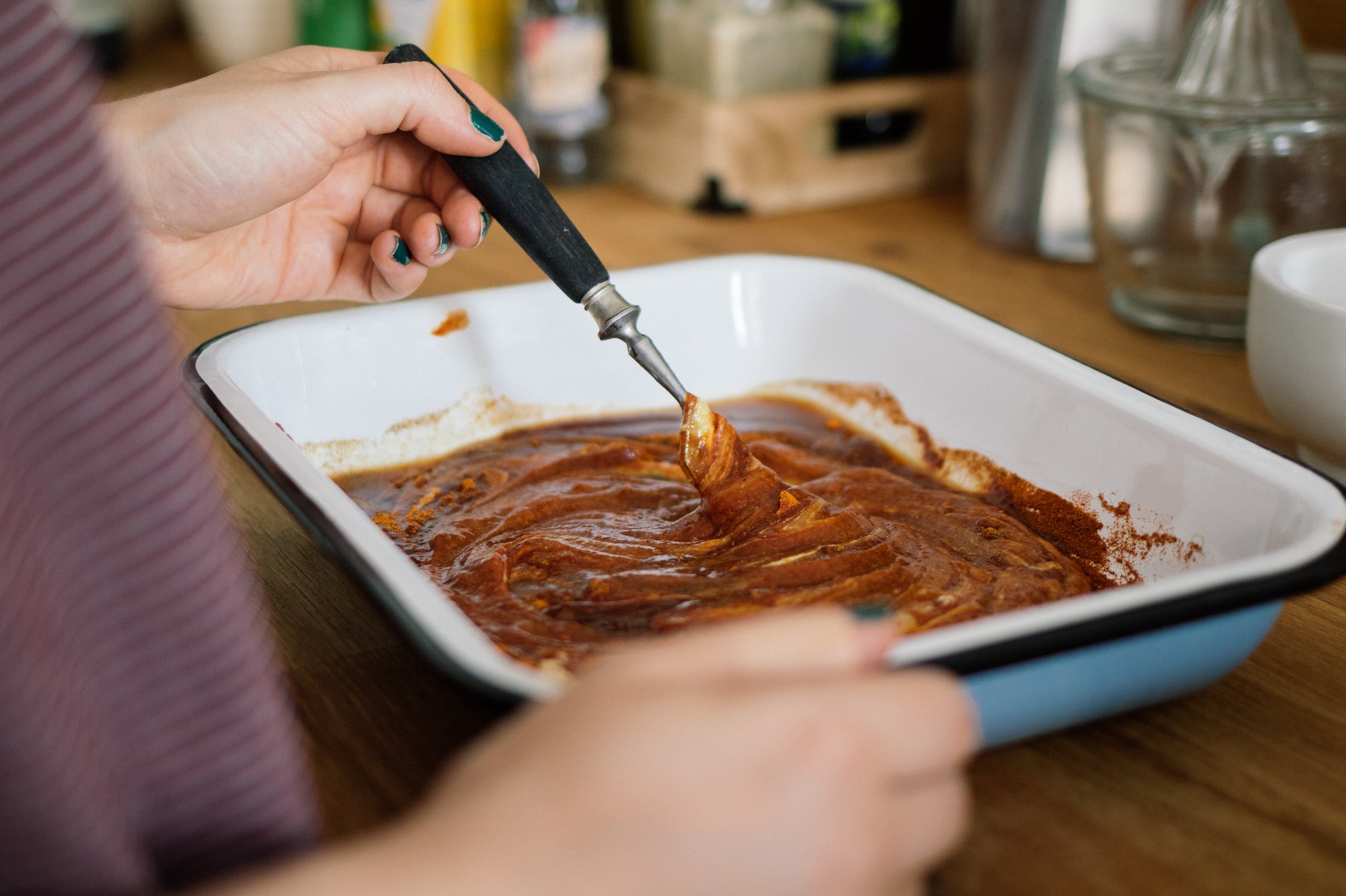 marinade wird verrührt