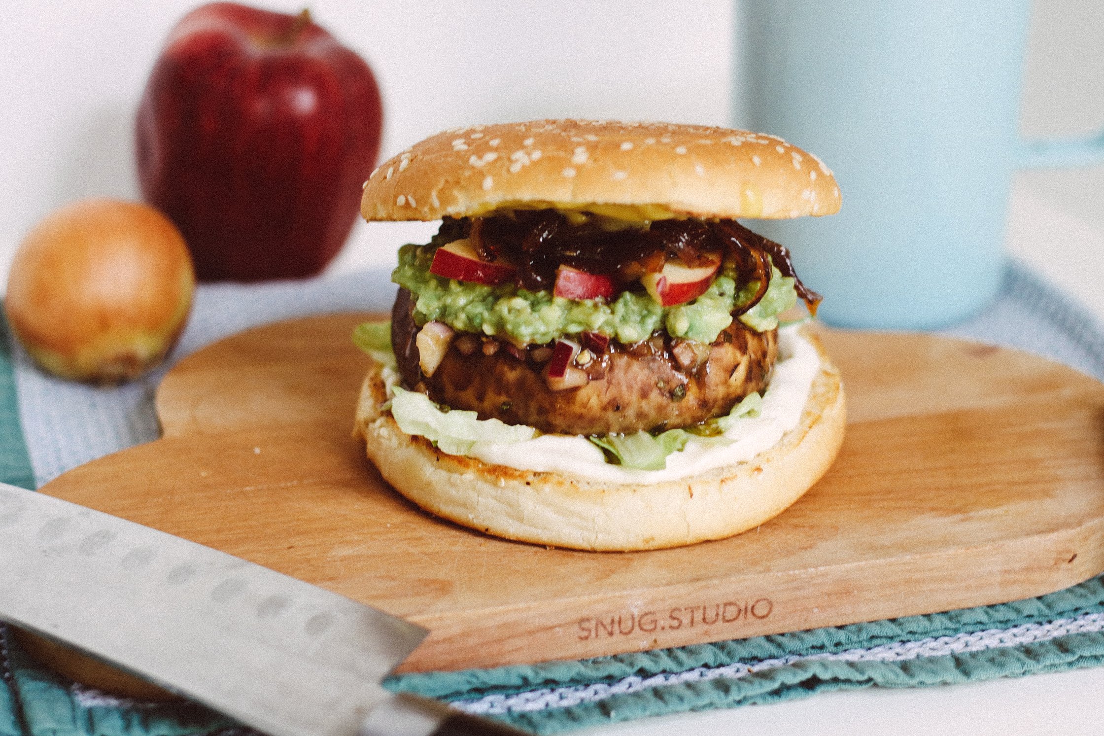 portobello burger auf brett