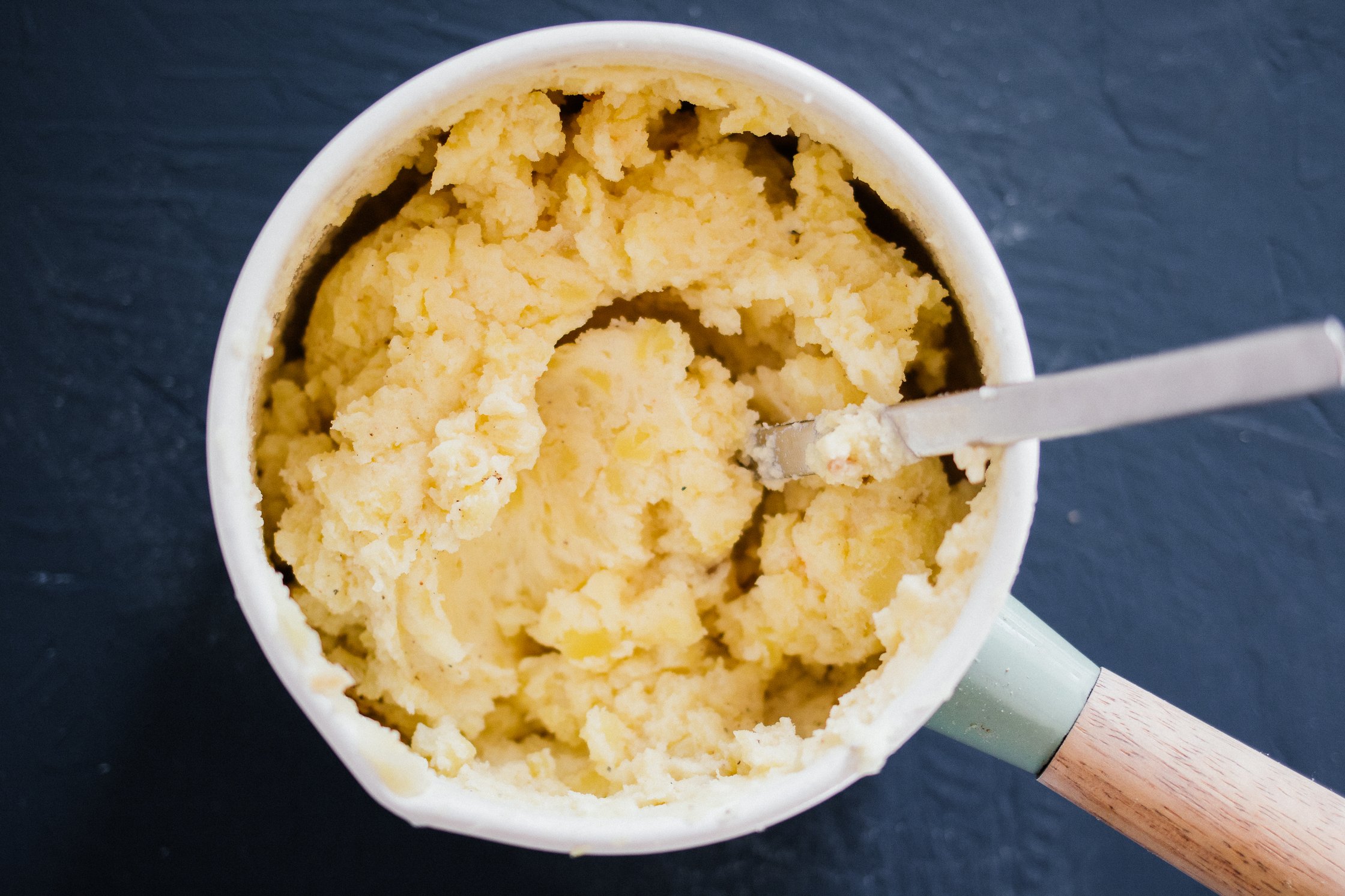 vegan mashed potatoes in a pot