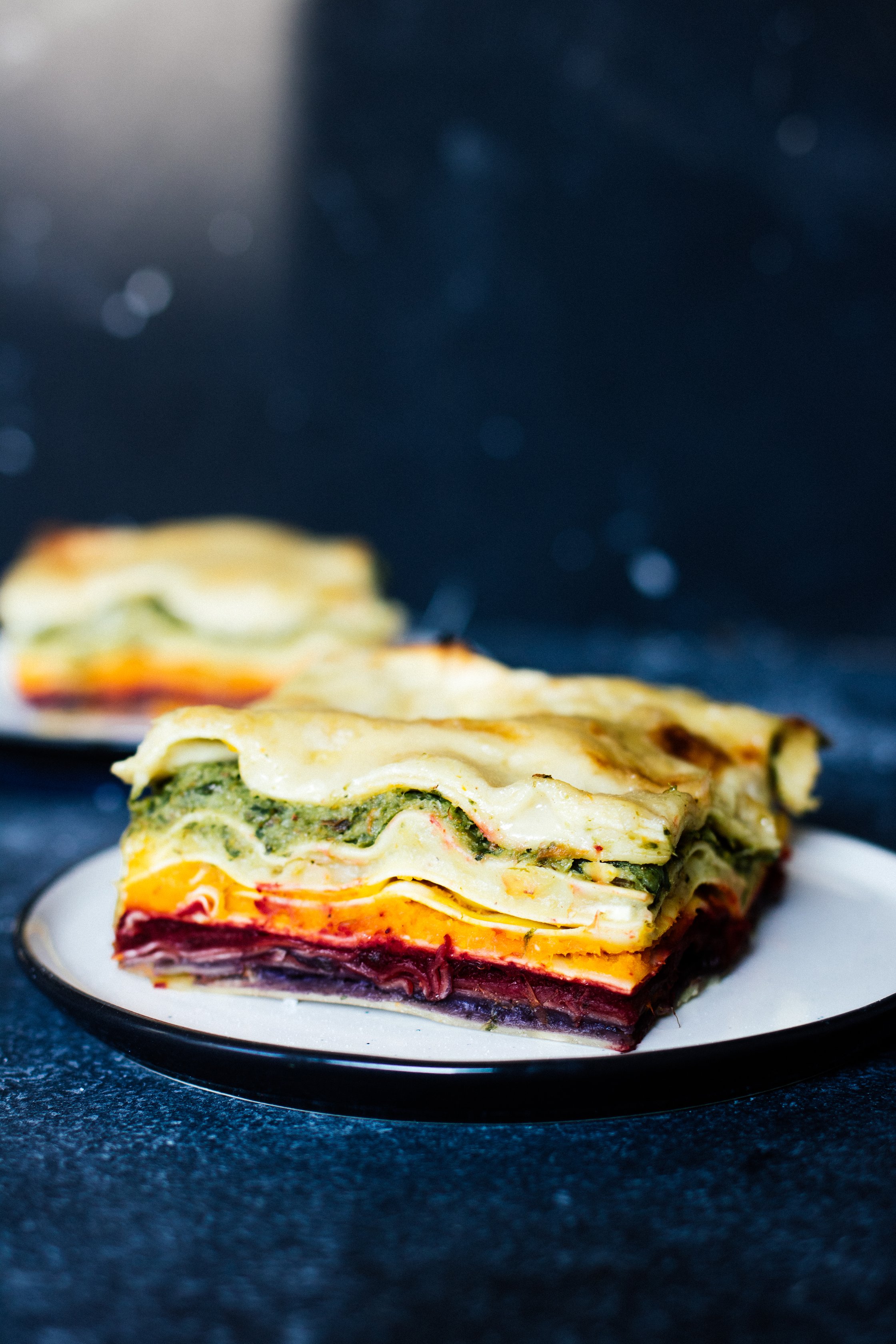 vegane Rainbow-Lasagne mit Farbverlauf