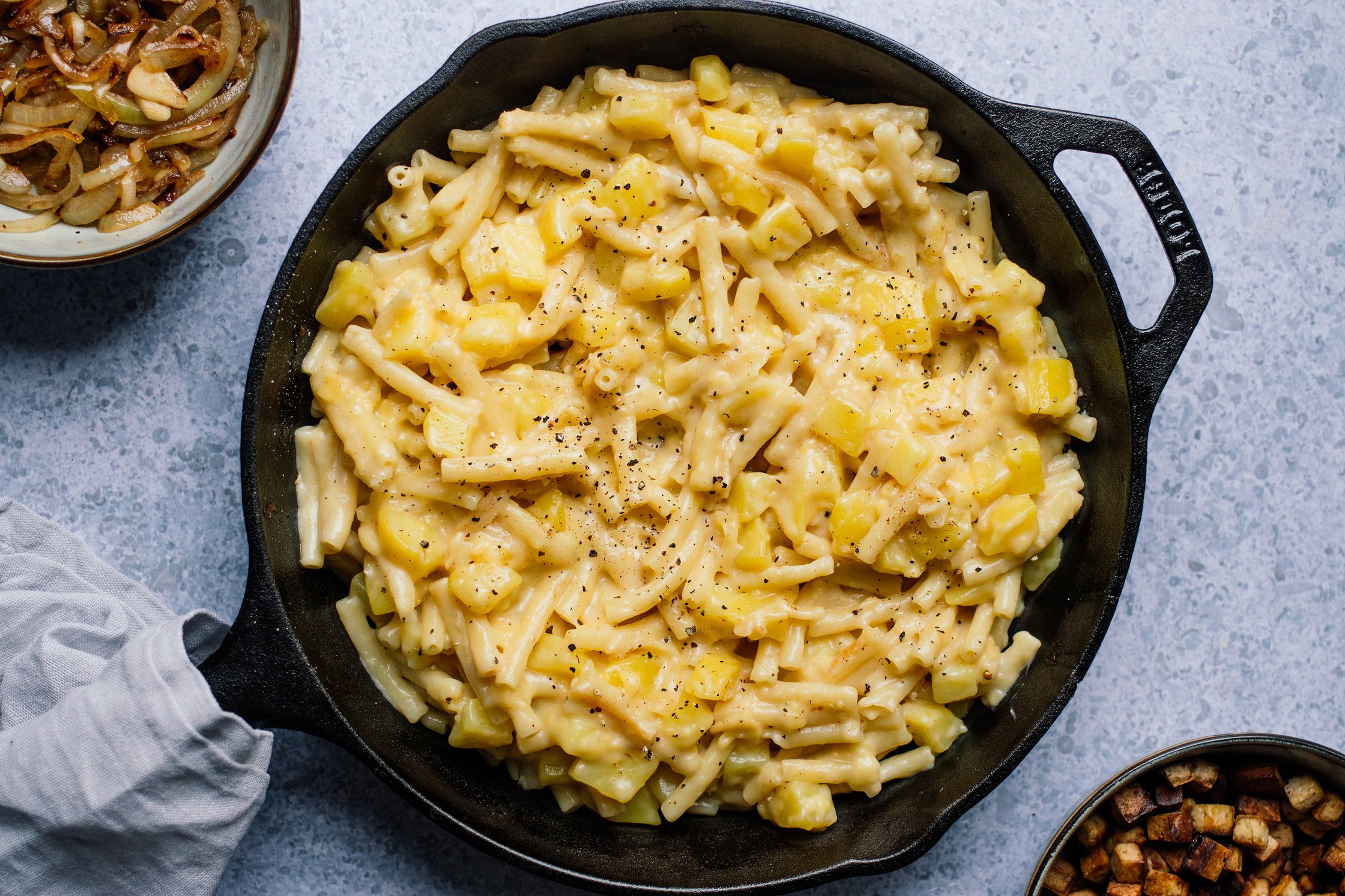 vegane älplermagronen in einer pfanne