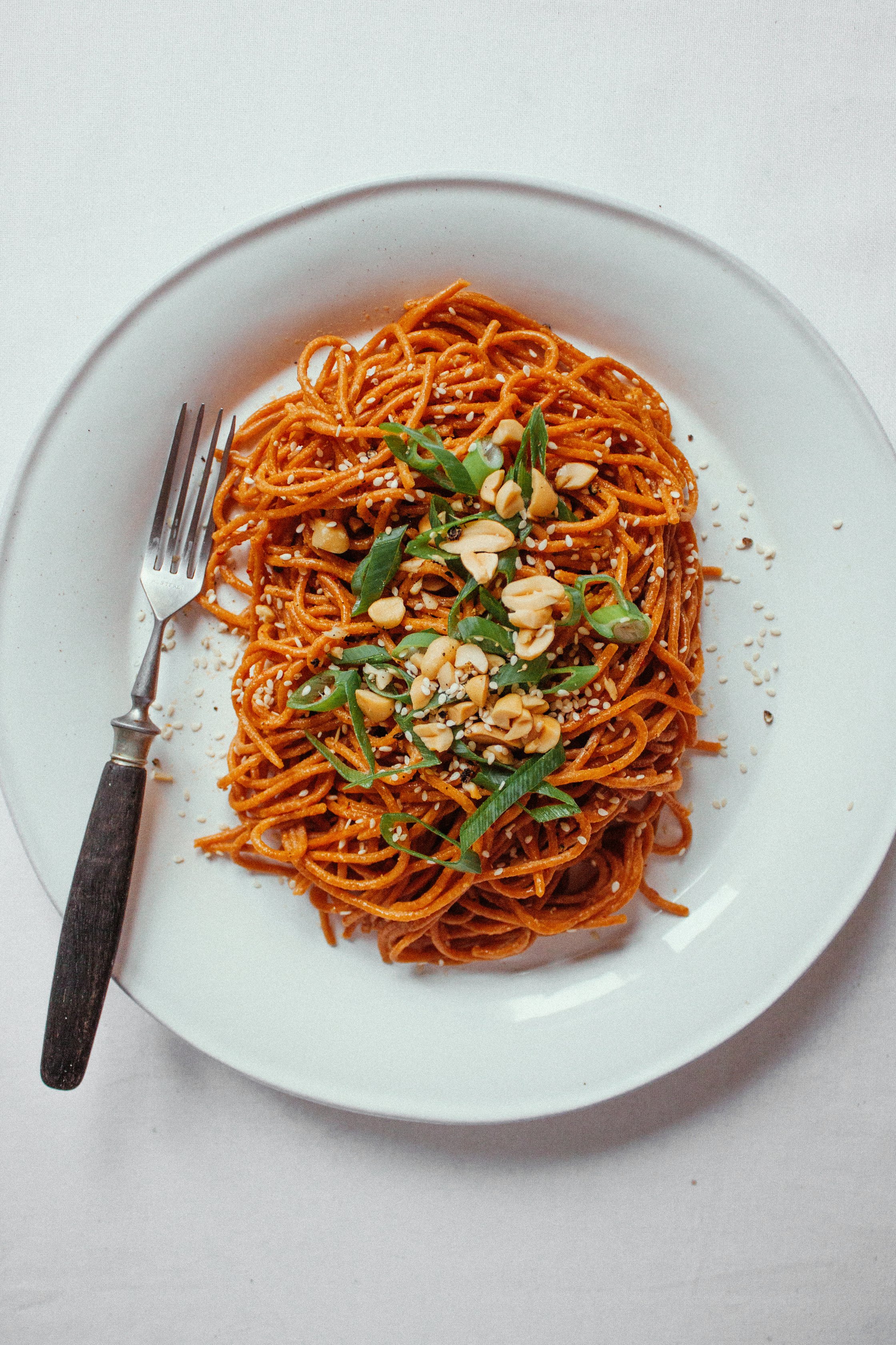 teller spaghetti in nahaufnahme