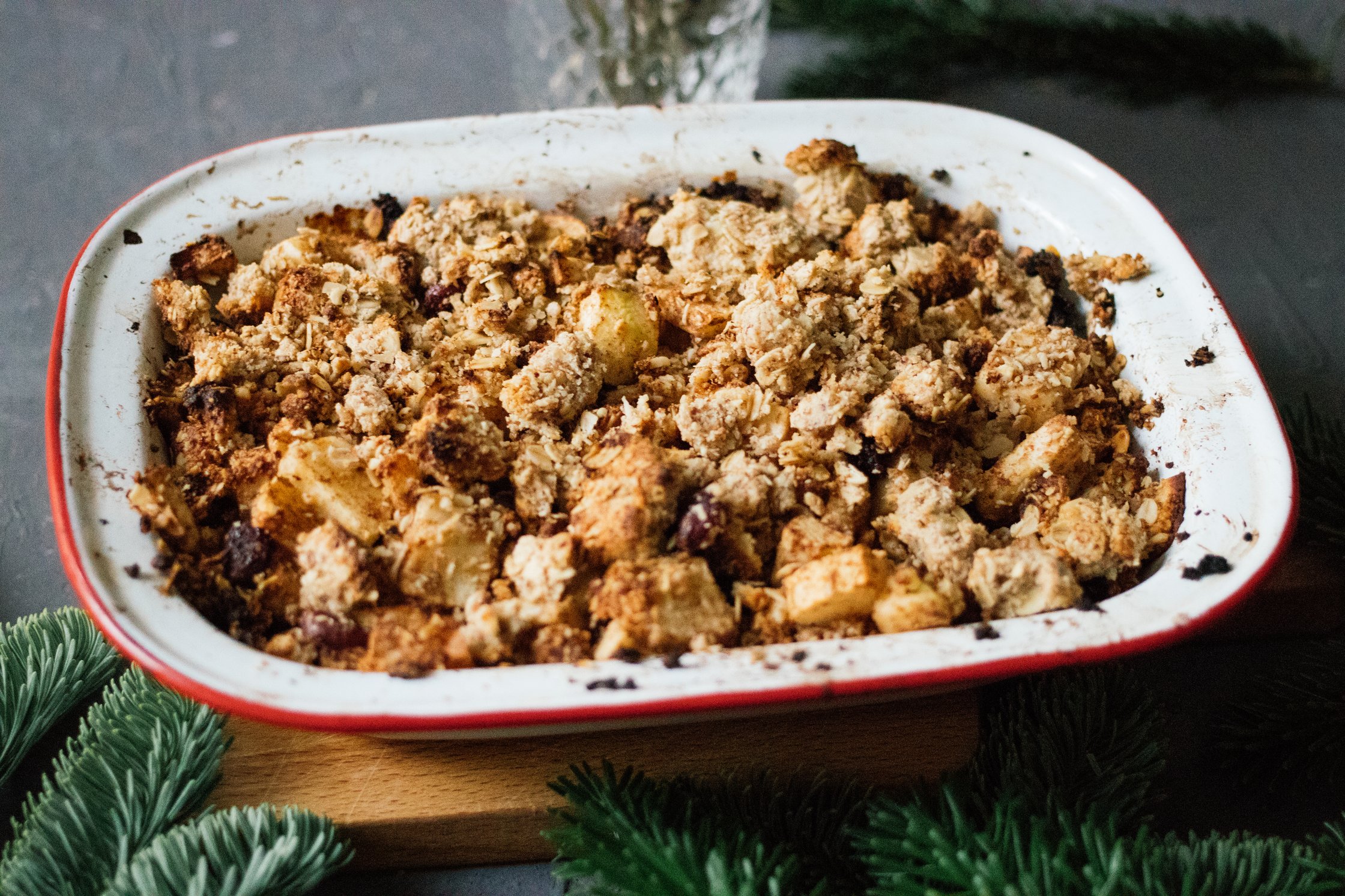 veganer bratapfelcrumble nach dem backen