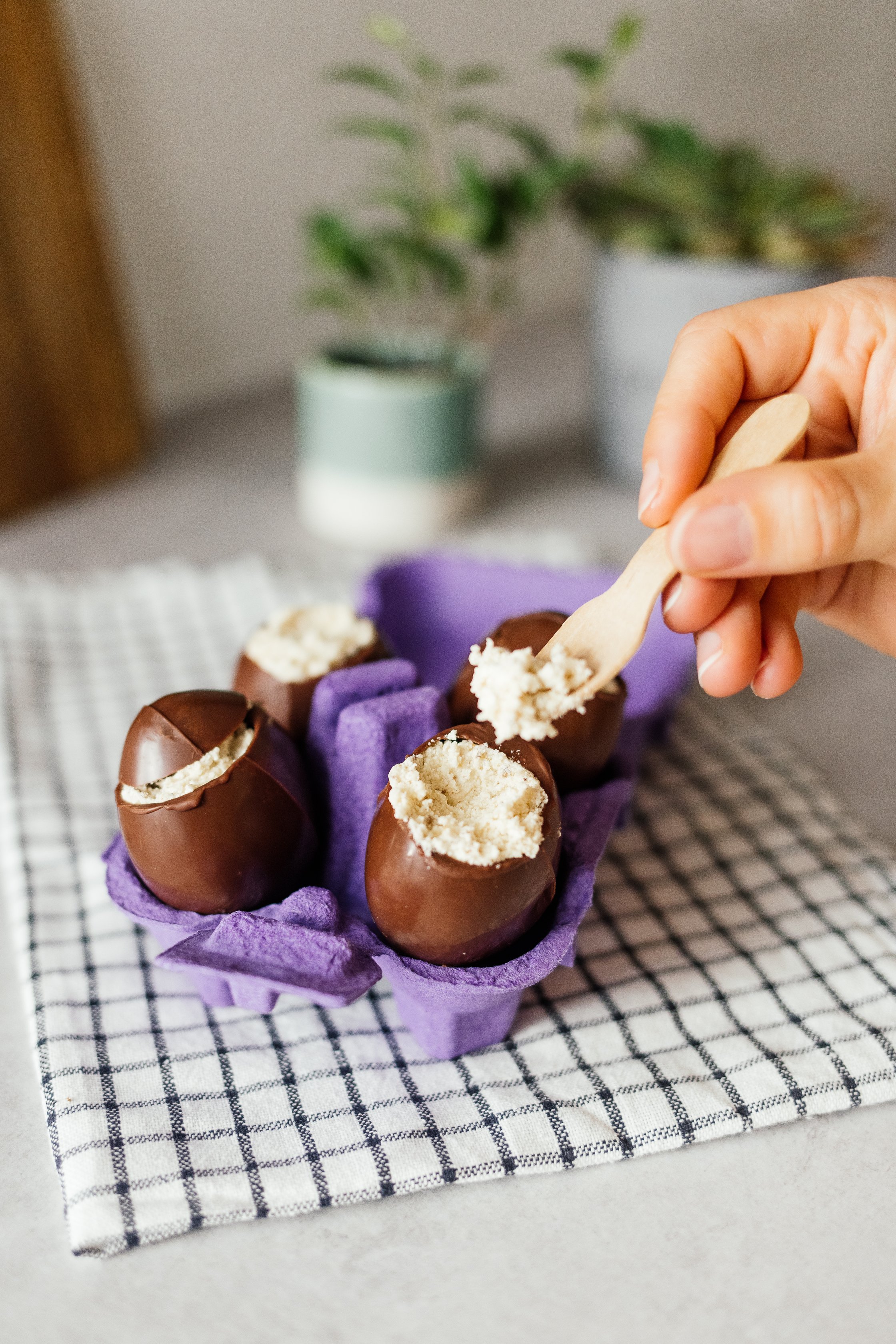vegane selbstgemachte Löffeleier löffeln
