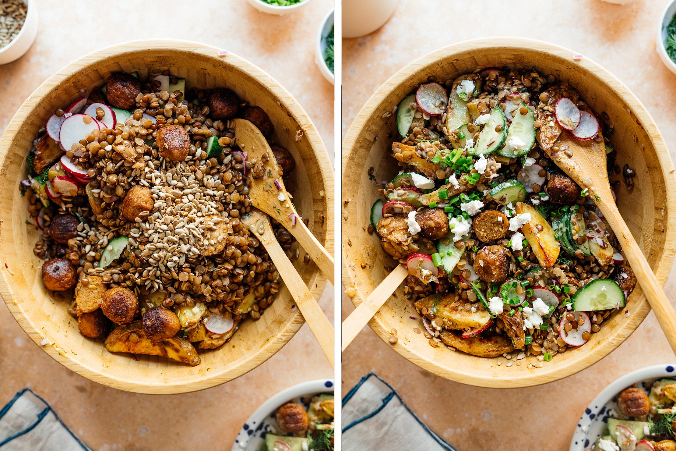veganer Kartoffelsalat mit Fleischbällchen wird zusammengemischt