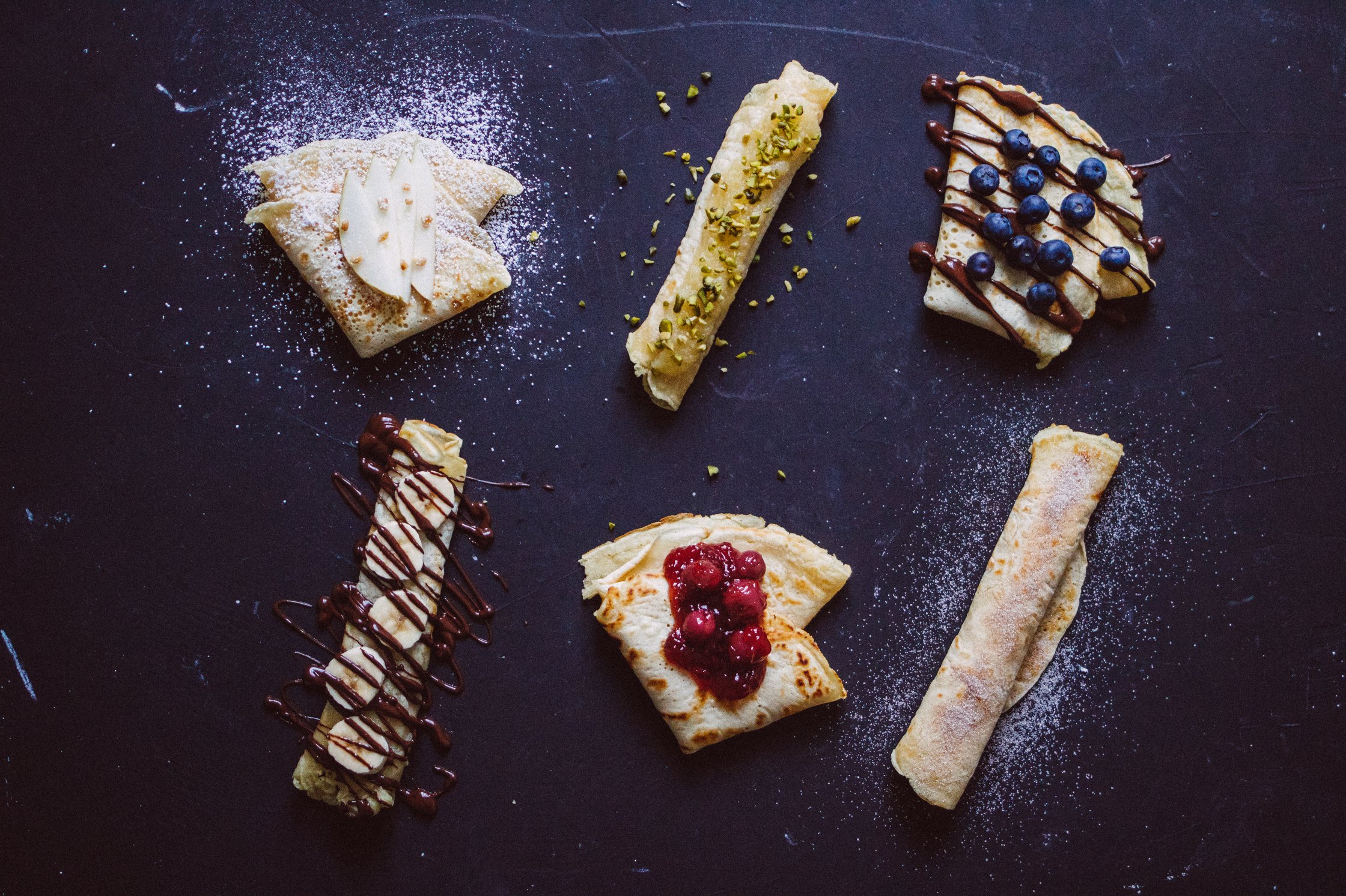 mehrere crepes toppings
