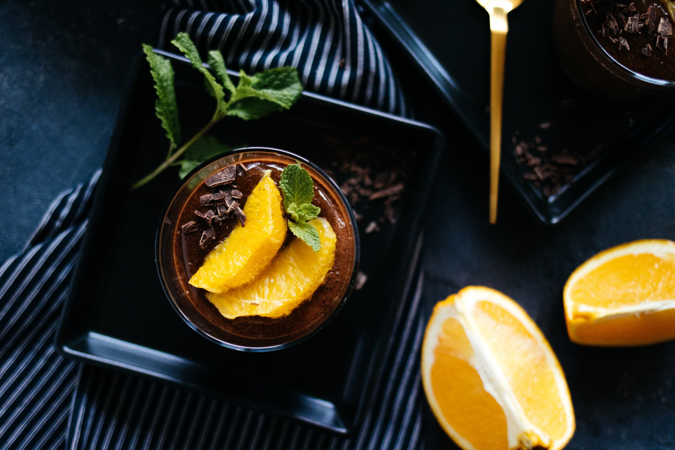 vegan gingerbread with oranges and mint in a jar