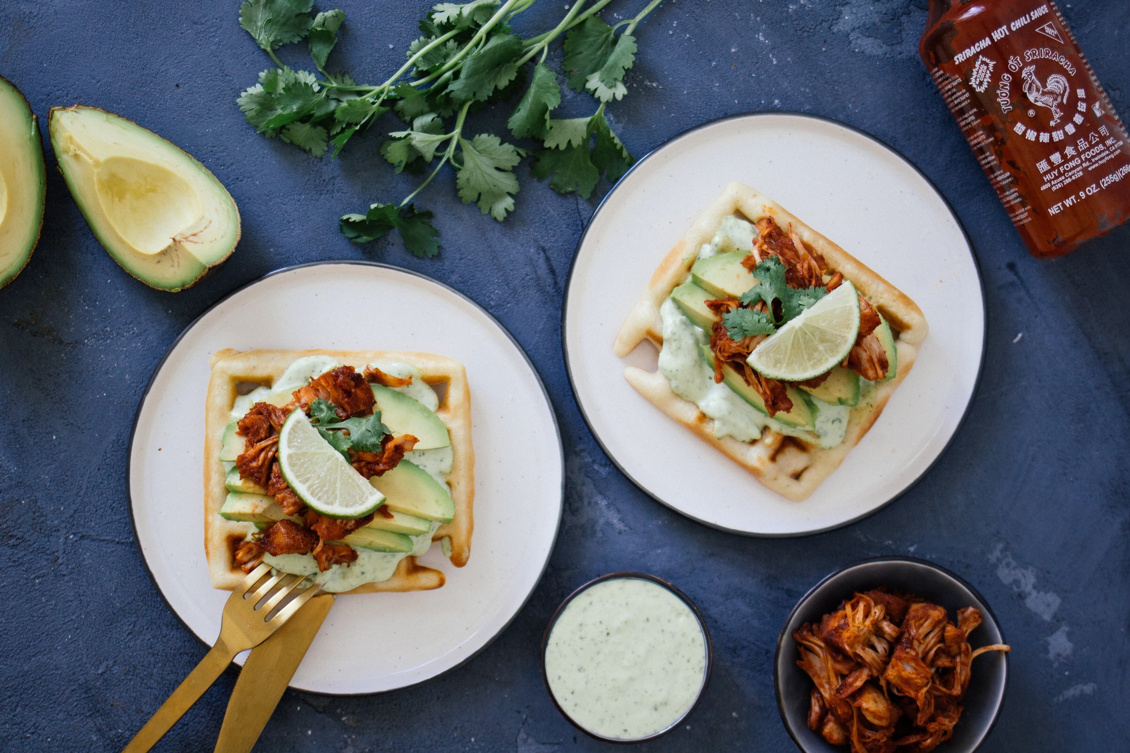 Tacos getoppt mit Avocado