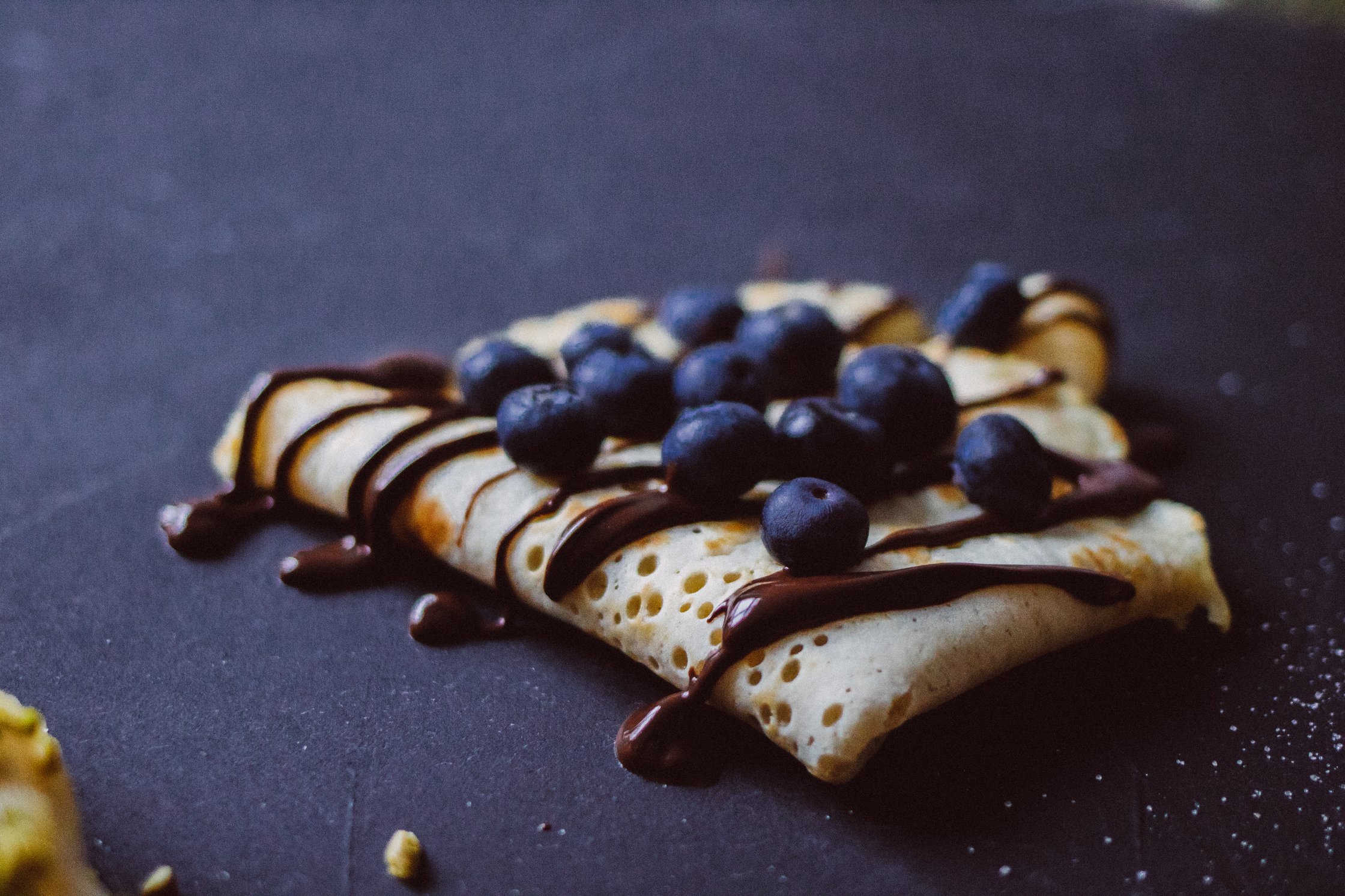 veganer crepe mit banane und schokolade