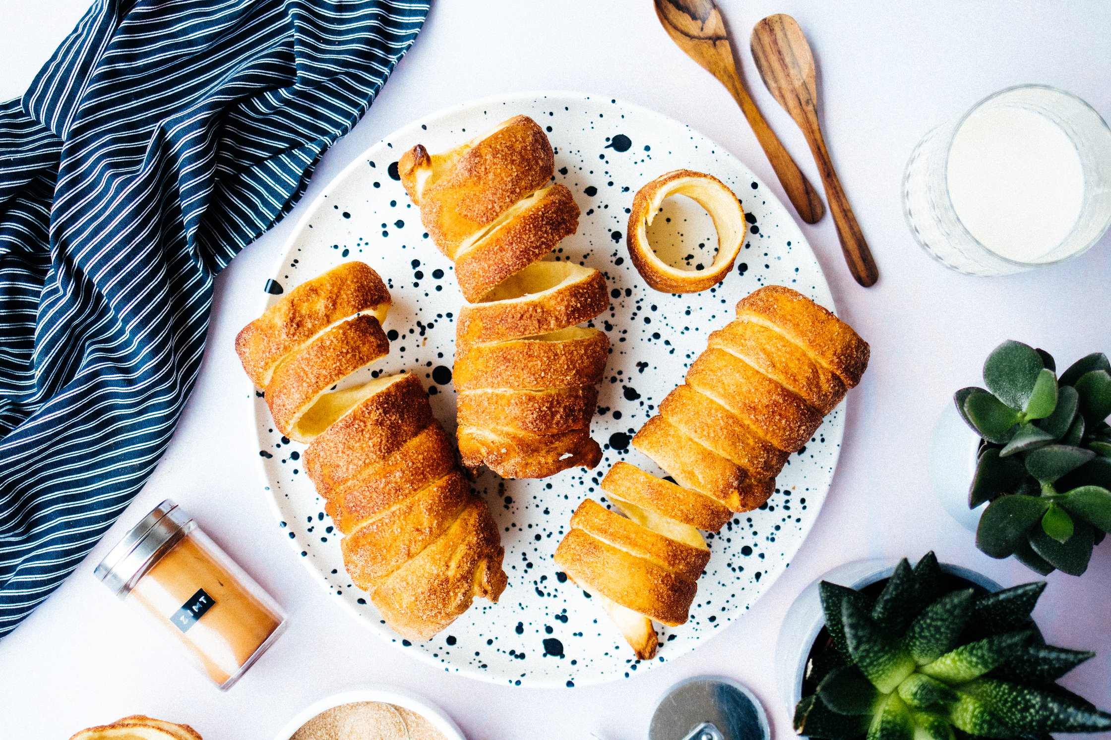 vegane Baumstriezel mit Zucker und Zimt