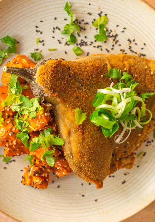 Auberginen-Schnitzel mit Gochujang Kartoffelsalat