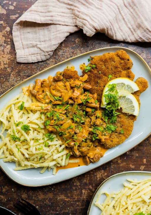 Veganes Jägerschnitzel mit Pfifferlingen & Spätzle