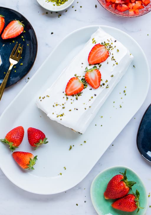 Vegan Strawberry Swiss Roll