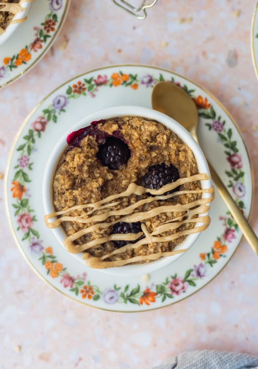 Simple Vegan Baked Oats with Blackberries