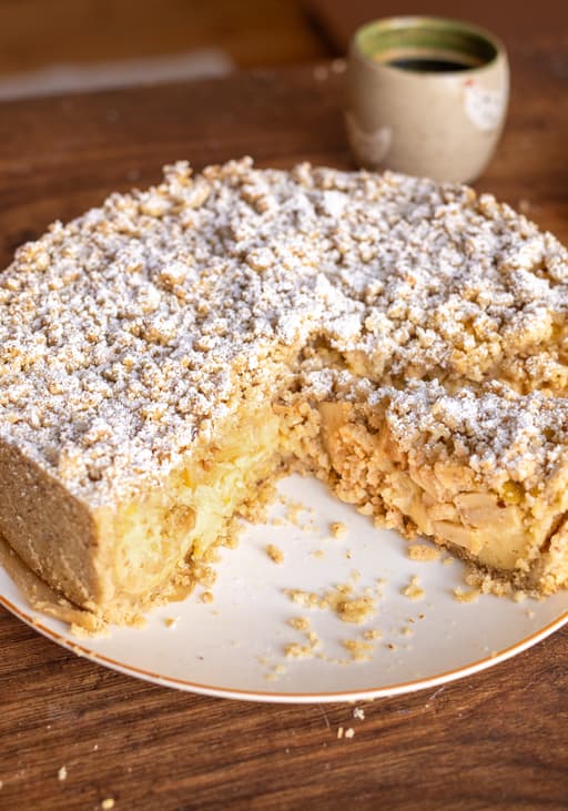 Easy Vegan Apple-Nut Cake with Pudding