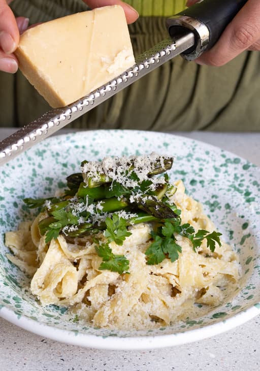 Quick Pasta with Vegan Ricotta and Asparagus