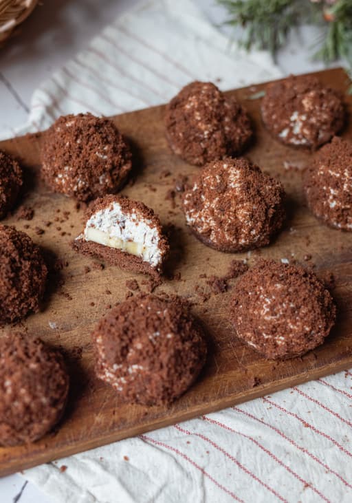 Vegan Chocolate Cookies with Banana-Cream-Filling