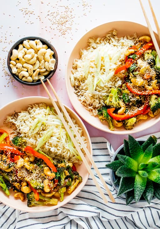 Quick Stir-Fry with Cashew and Rice