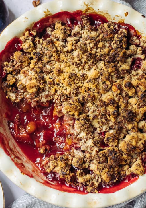Veganer Schokoladencrumble mit Zwetschgen