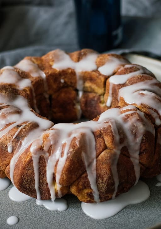 Veganes Croissant-Monkeybread mit Schokoladenfüllung