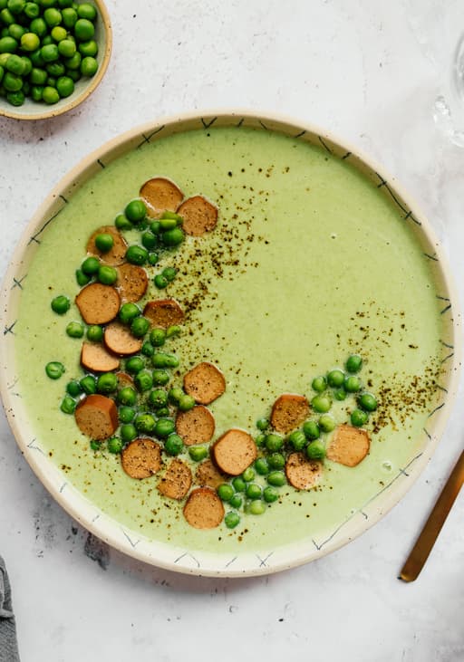 Erbsensuppe mit veganen Würstchen (mit 5 Zutaten)