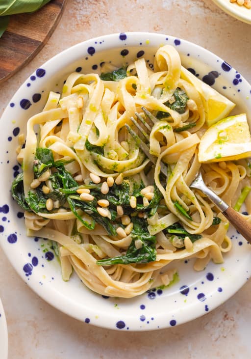 Schnelle Pasta in Bärlauch-Zitronen-Soße