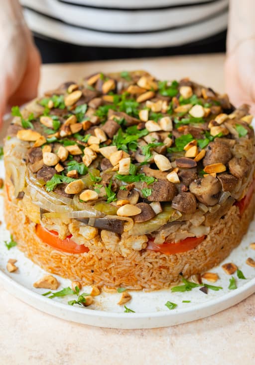 Veganes Maqluba (Arabisches Reis-Gemüse-Gericht)