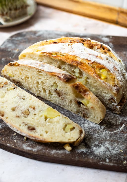 Sauerteigbrot mit Kartoffel & Walnuss