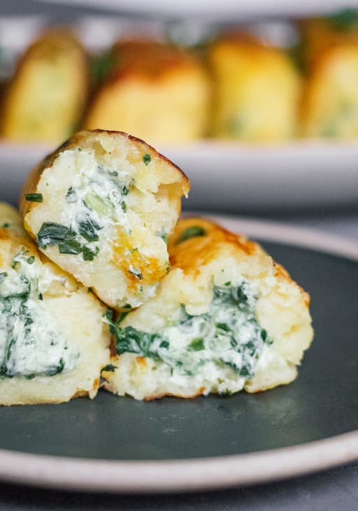 Vegane Kartoffeltaschen mit Spinat-Frischkäse-Füllung