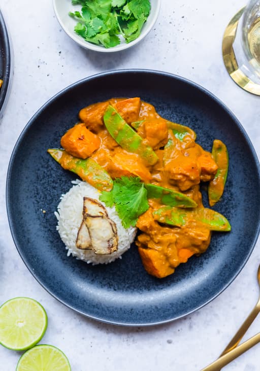 Veganes Kürbiscurry mit Ingwerchips