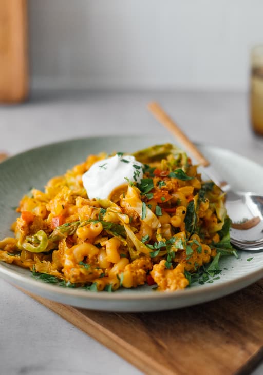 Vegane One Pot Pasta mit Wirsing und „Hack“