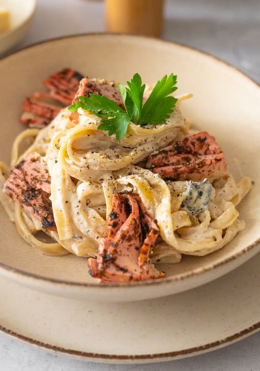 Vegane Nudeln mit „Lachs“-Sahne-Soße