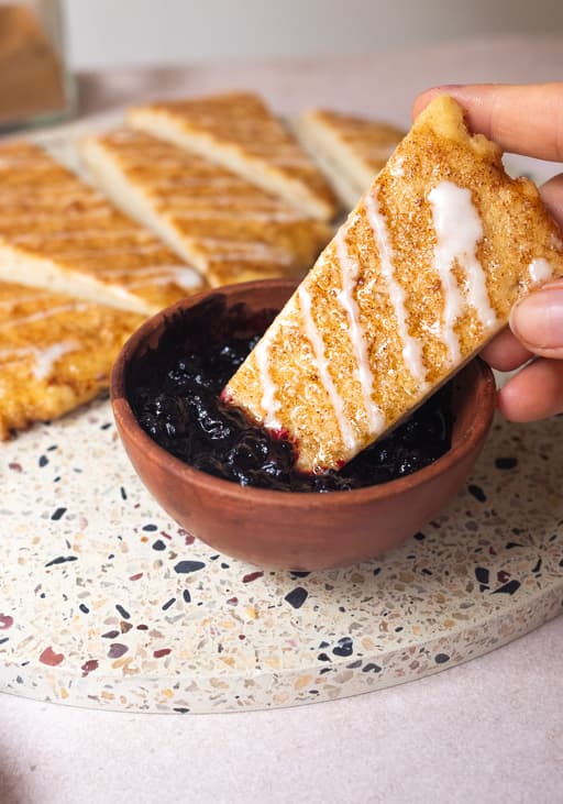 Vegane und glutenfreie Zimtschnecken-Pinsa