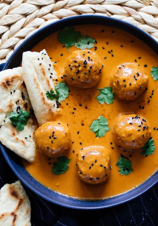 Veganes Falafel Curry mit Naan Brot