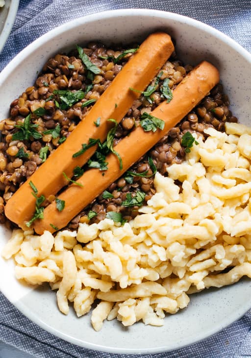 Vegane (schwäbische) saure Linsen mit Spätzle