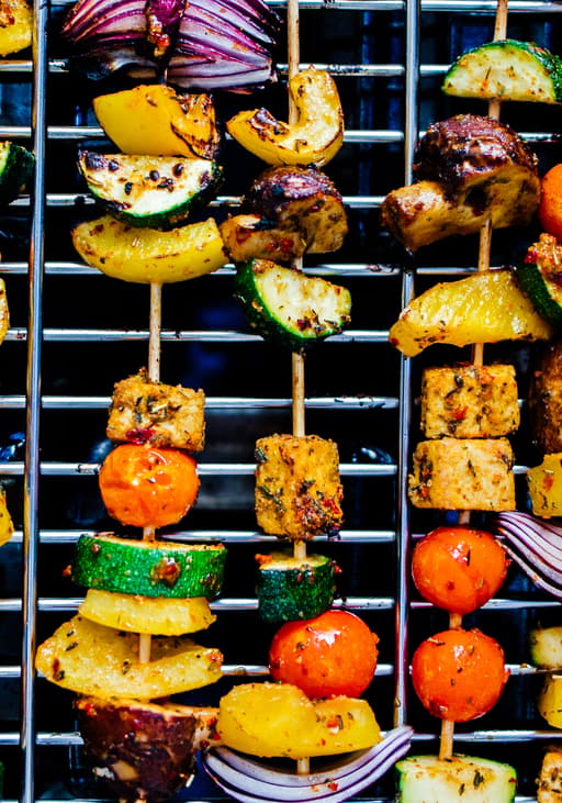 Würzige vegane Tofu-Spieße vom Grill