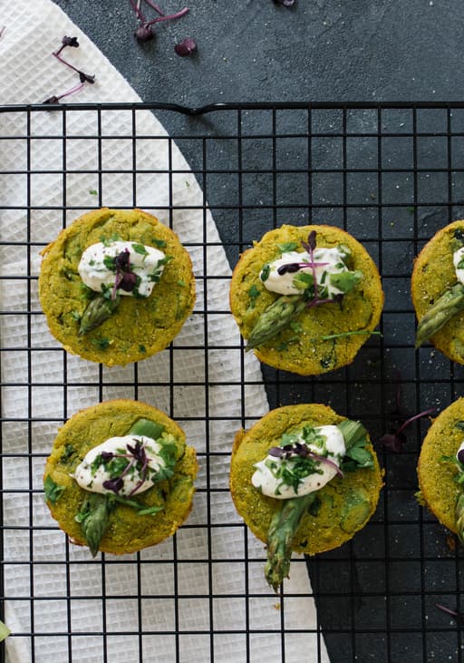 Vegane Mini-Frittatas mit grünem Spargel