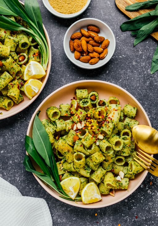 Pasta mit veganem Bärlauchpesto
