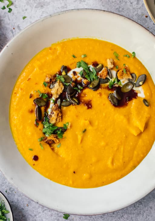 Vegane Kürbissuppe mit Kurkuma
