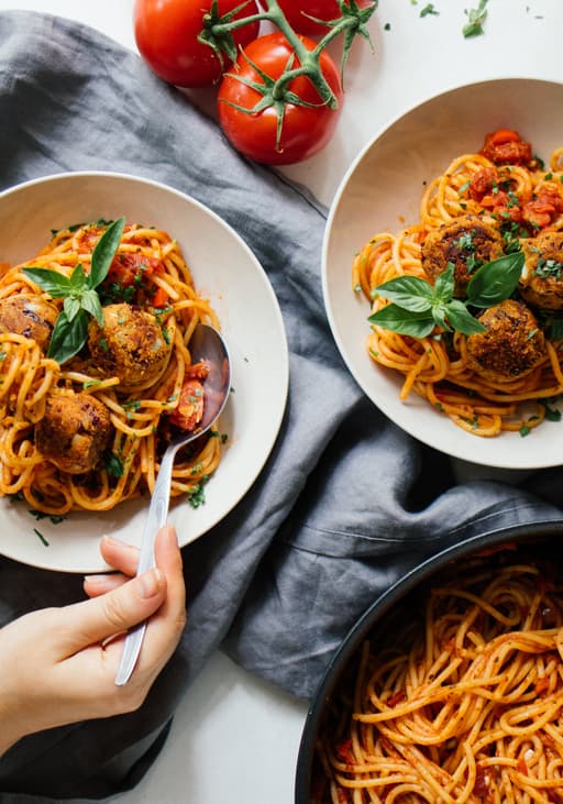 Spaghetti Polpette (vegane „Fleischbällchen“ in Paprikasauce)