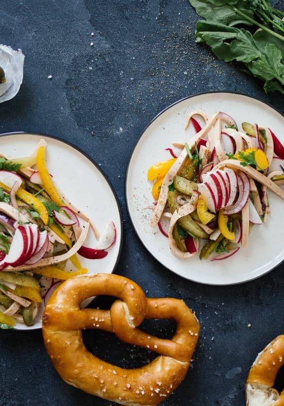 Veganer Wurstsalat mit Radieschen