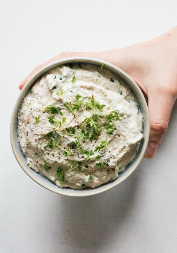 Veganer Kräuter-Frischkäse