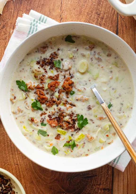Vegane Käse-Lauch-Suppe mit „Hack"