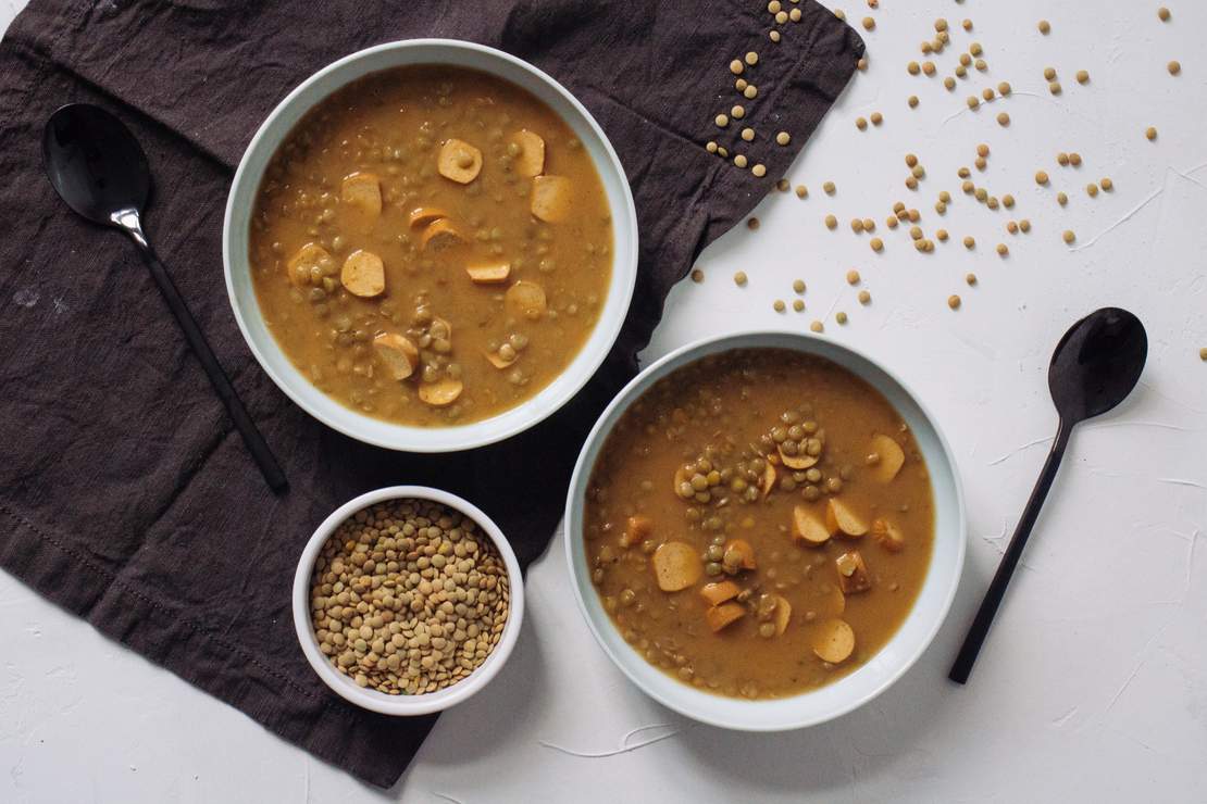 R227 Gebrannte Linsensuppe mit veganen Wienern