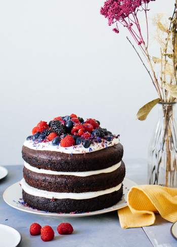 Simple, vegan chocolate cake with berries
