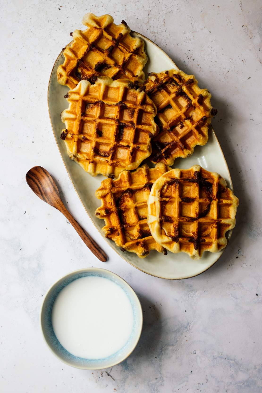 R233 Vegan cinnamon roll waffles