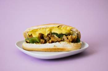 Veganes Cheesesteak Sandwich