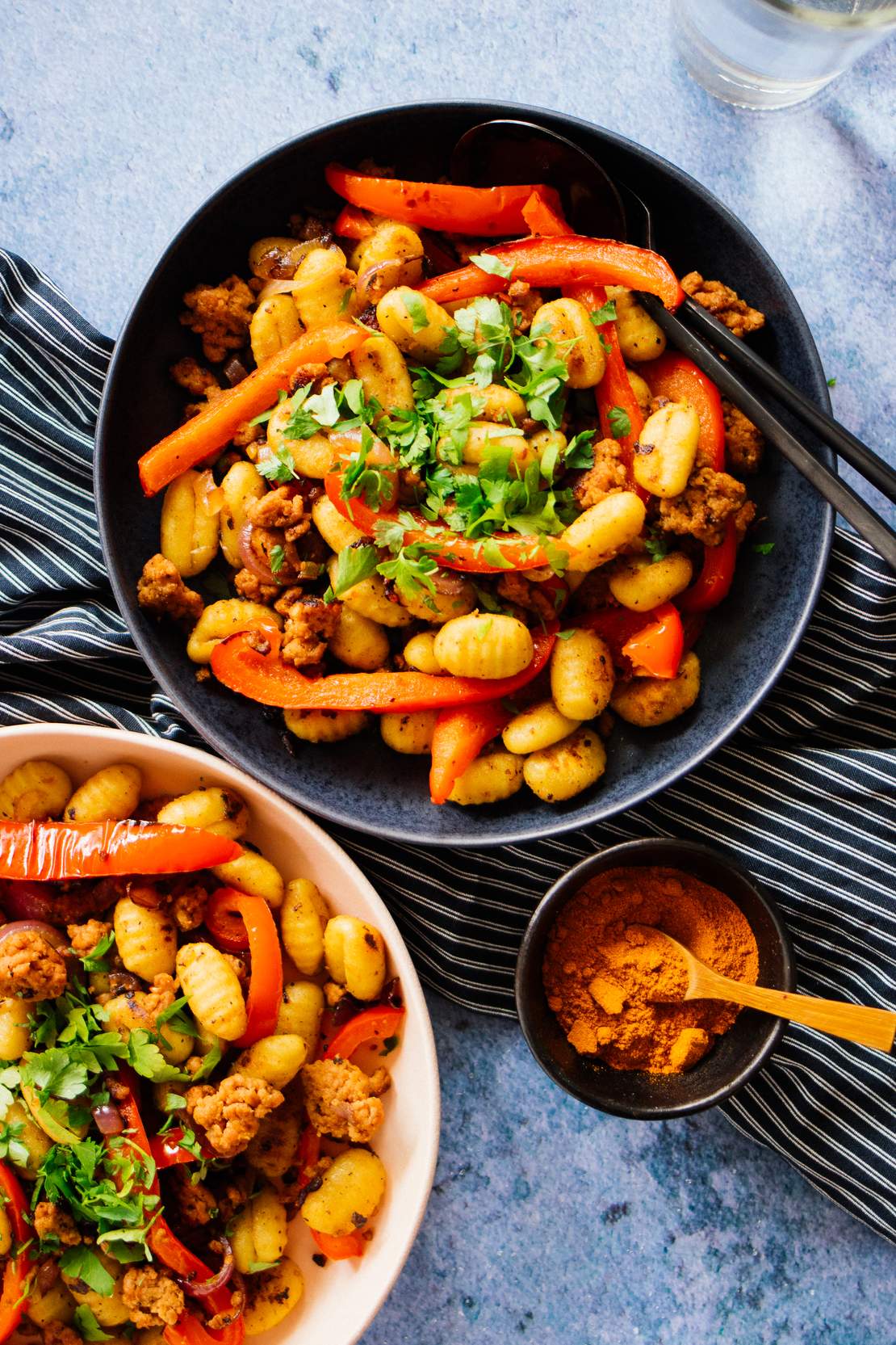 R570 Vegan Pan-fried Gnocchi with Vegan “Minced Meat“ & Bell Peppers