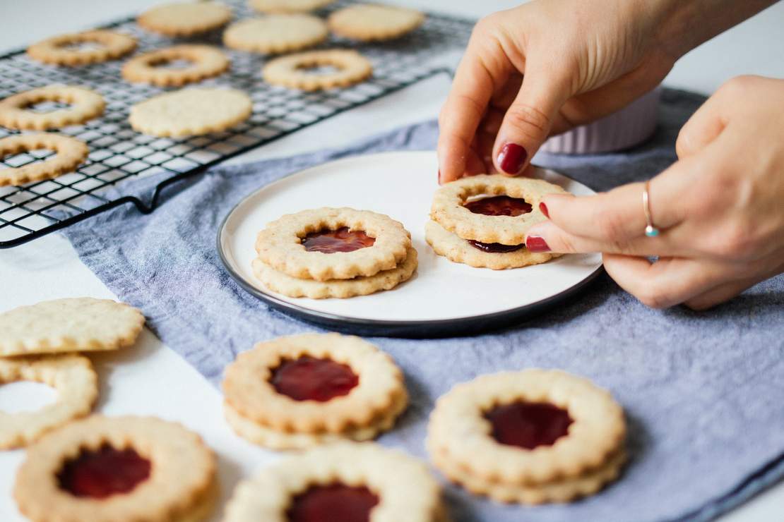 R331 Vegan Linzer Cookies